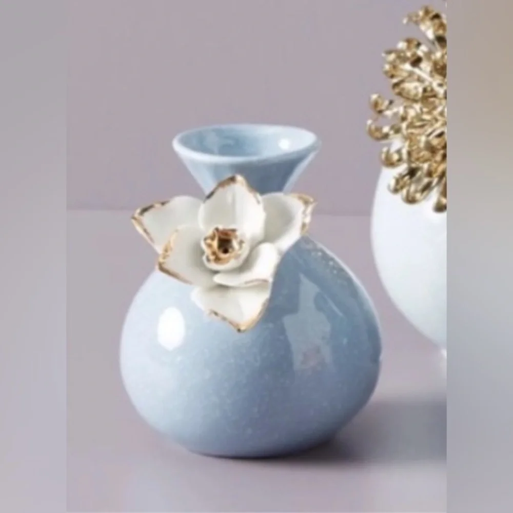 ISO Y2K Anthro Flower Vase (light blue)